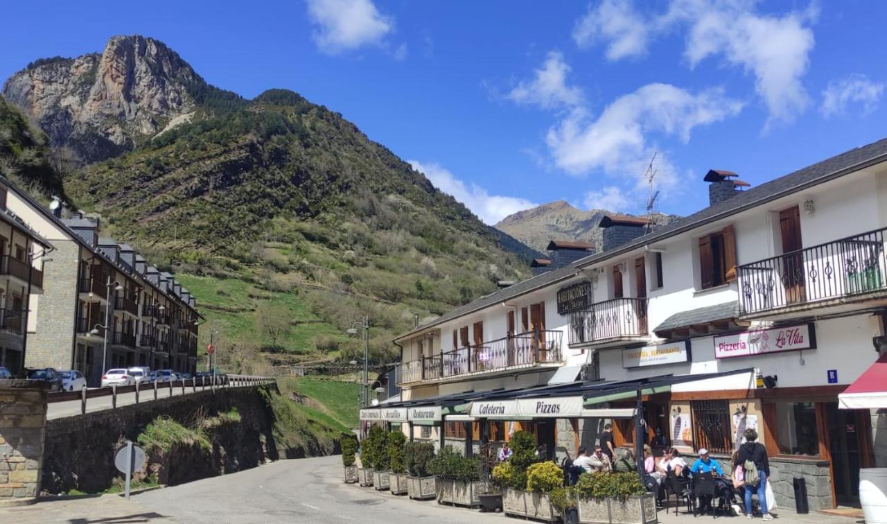 Hostal Los Valles Bielsa Exterior foto