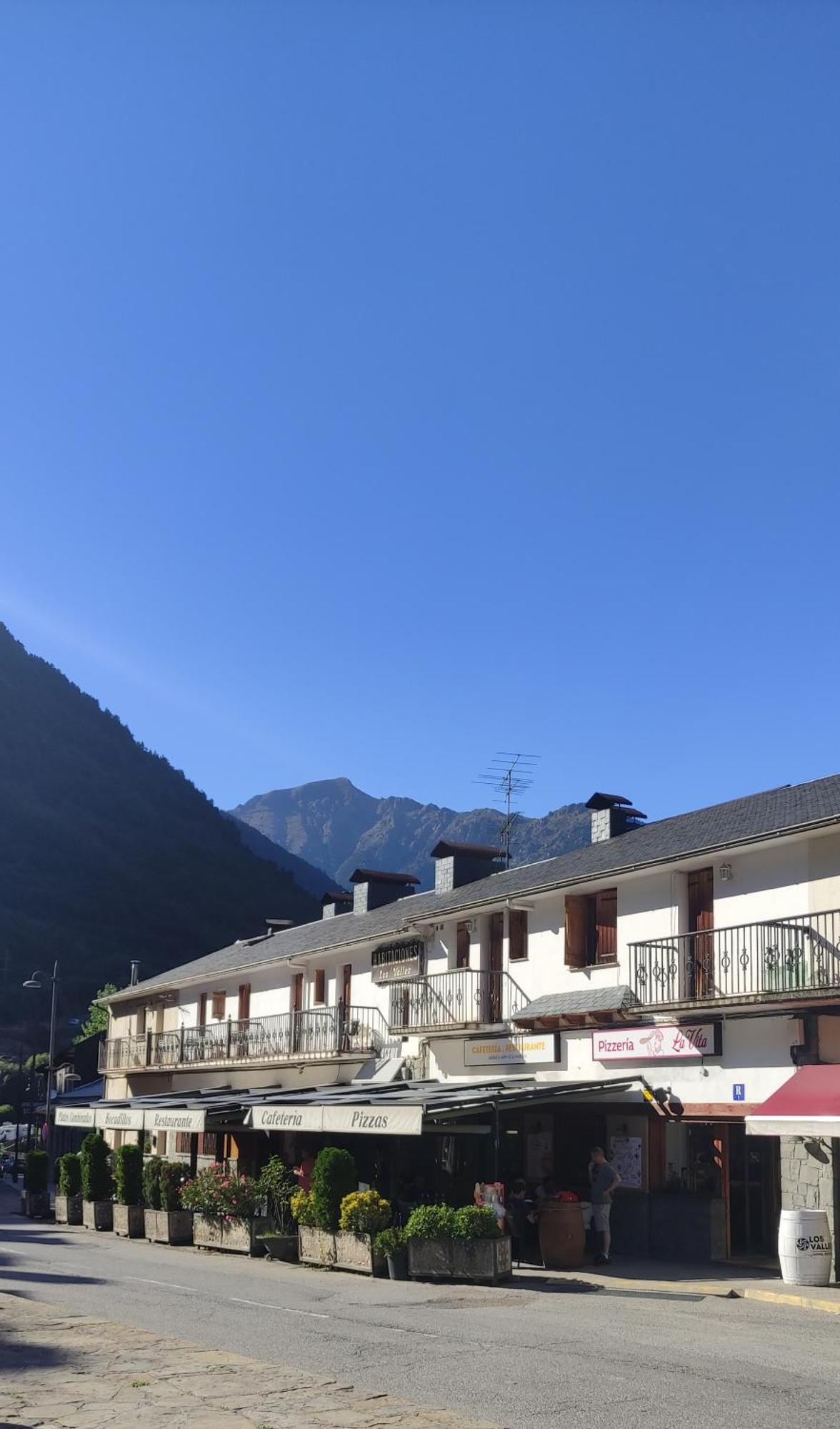 Hostal Los Valles Bielsa Exterior foto