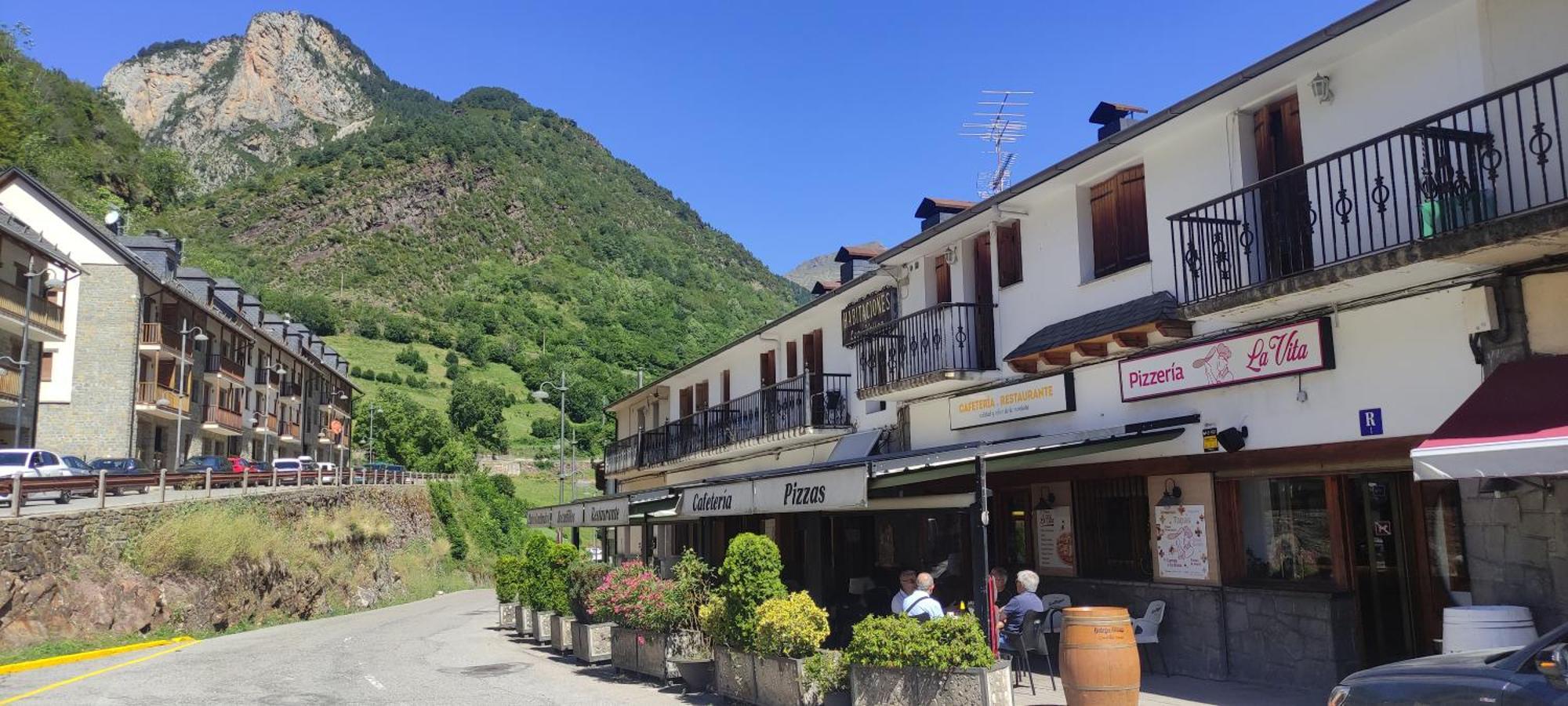 Hostal Los Valles Bielsa Exterior foto
