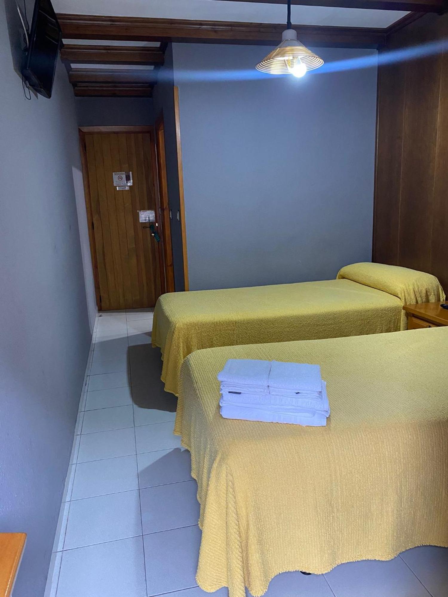 Hostal Los Valles Bielsa Exterior foto