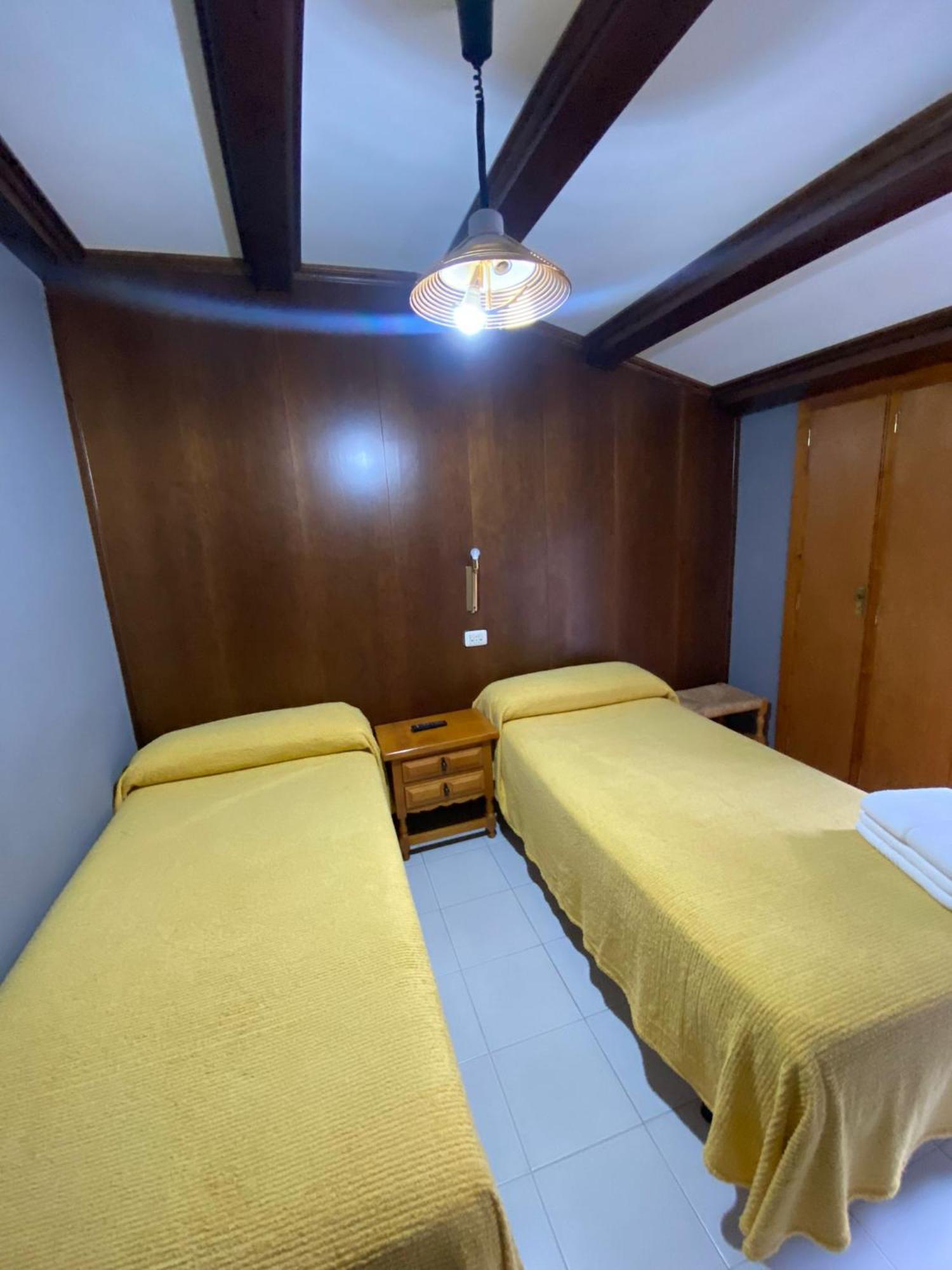 Hostal Los Valles Bielsa Exterior foto