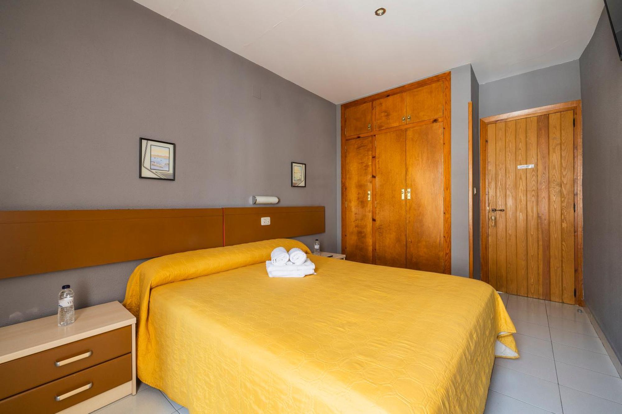 Hostal Los Valles Bielsa Exterior foto