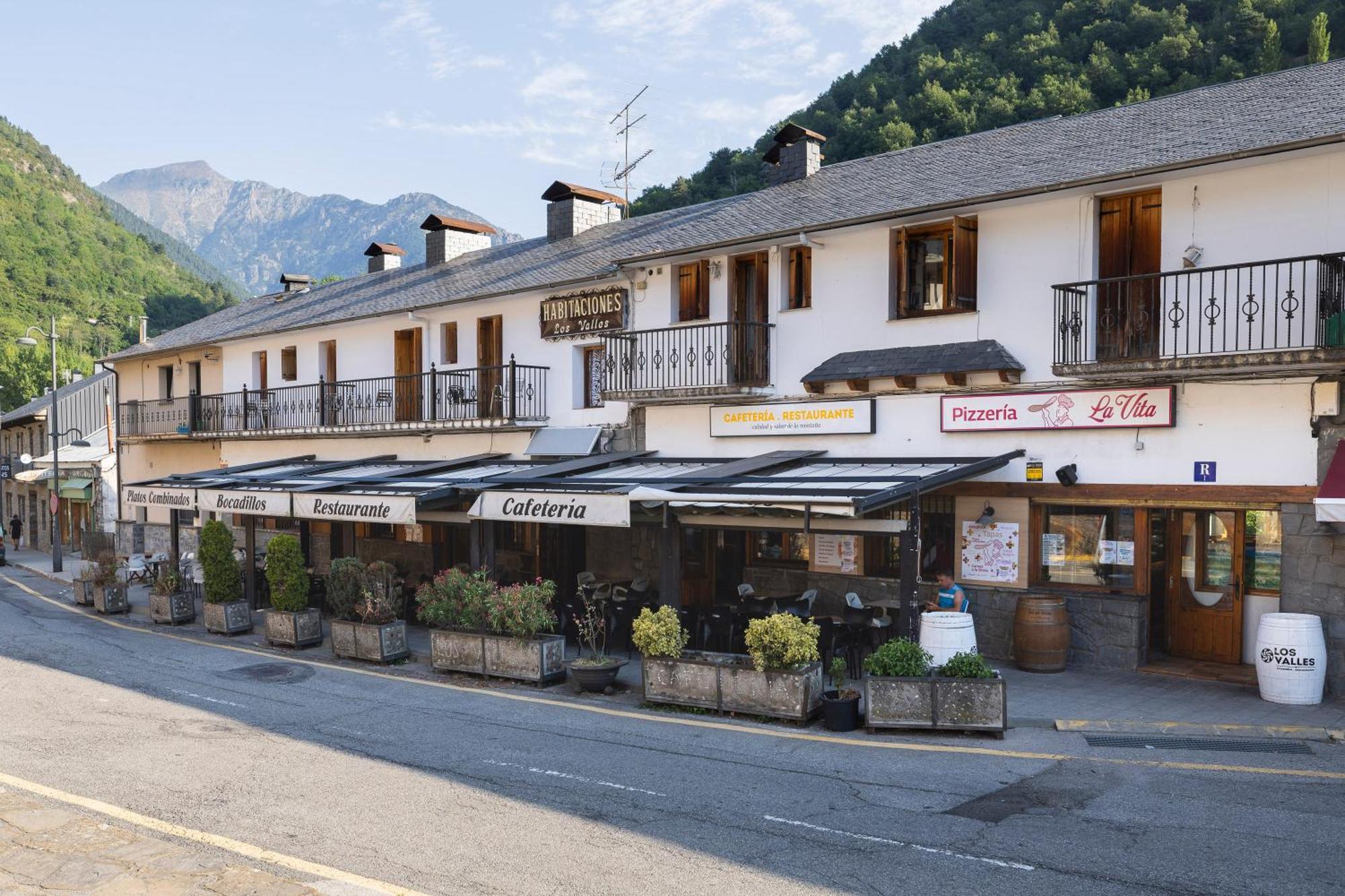 Hostal Los Valles Bielsa Exterior foto