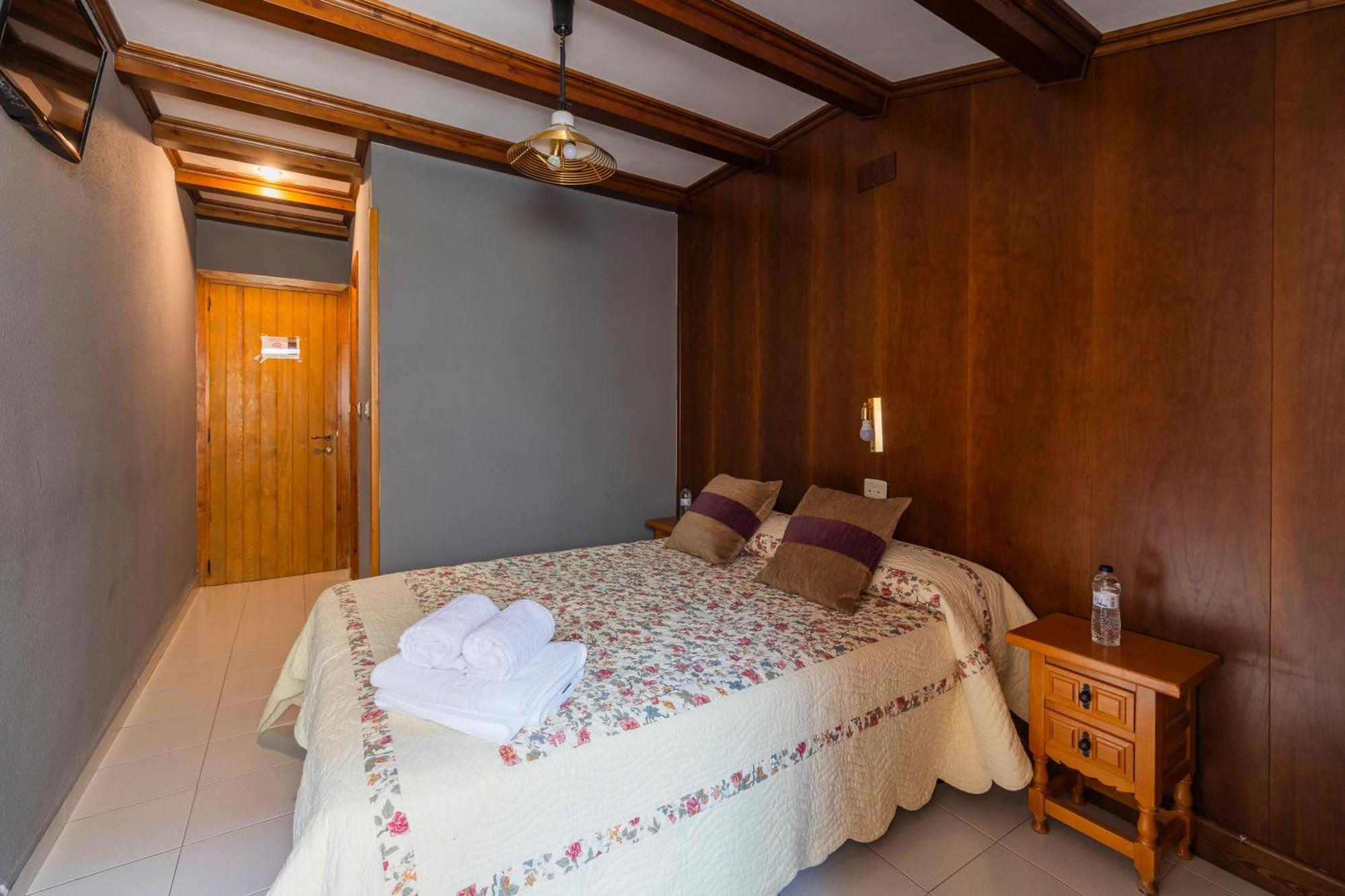 Hostal Los Valles Bielsa Exterior foto
