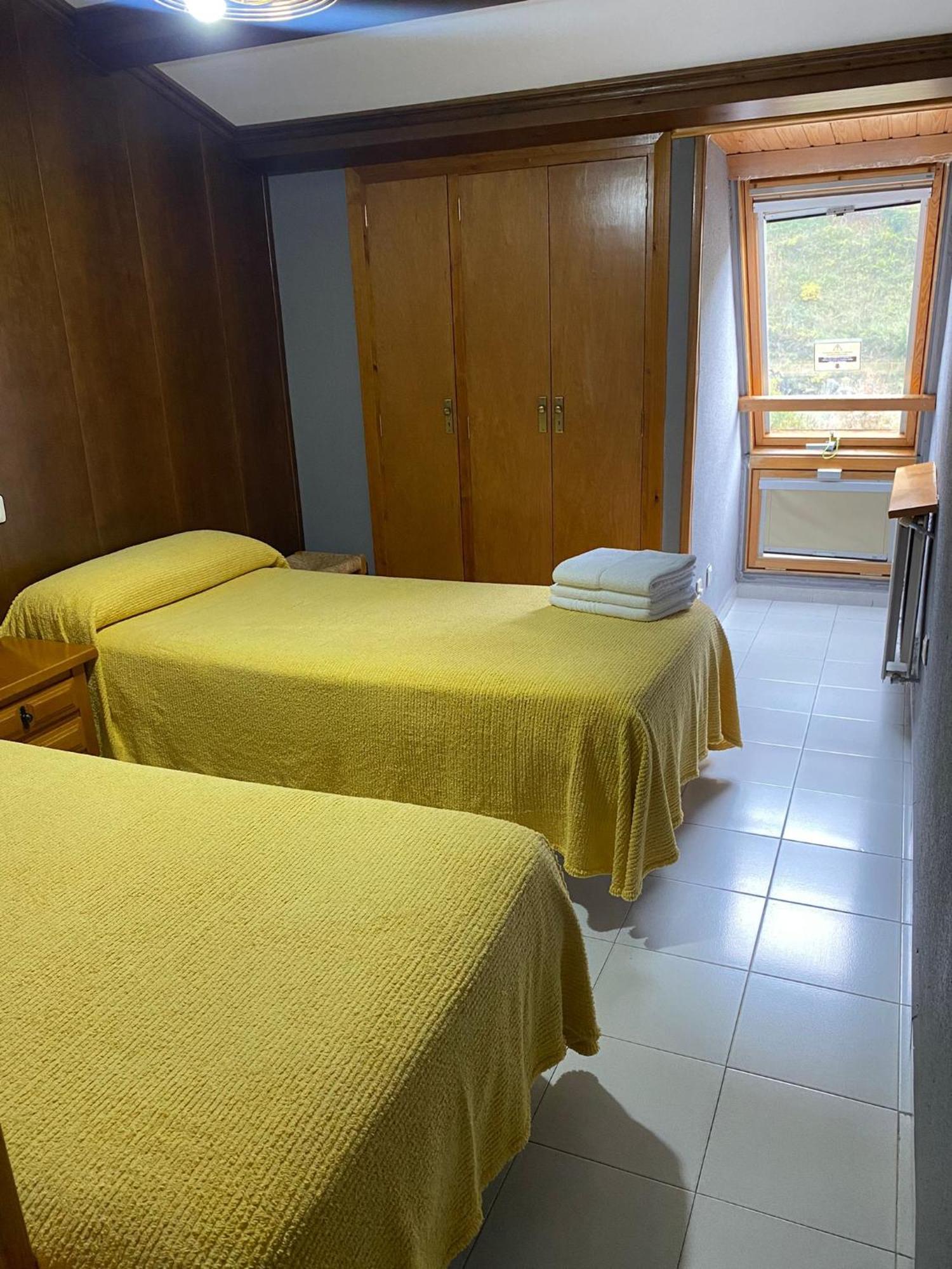 Hostal Los Valles Bielsa Exterior foto