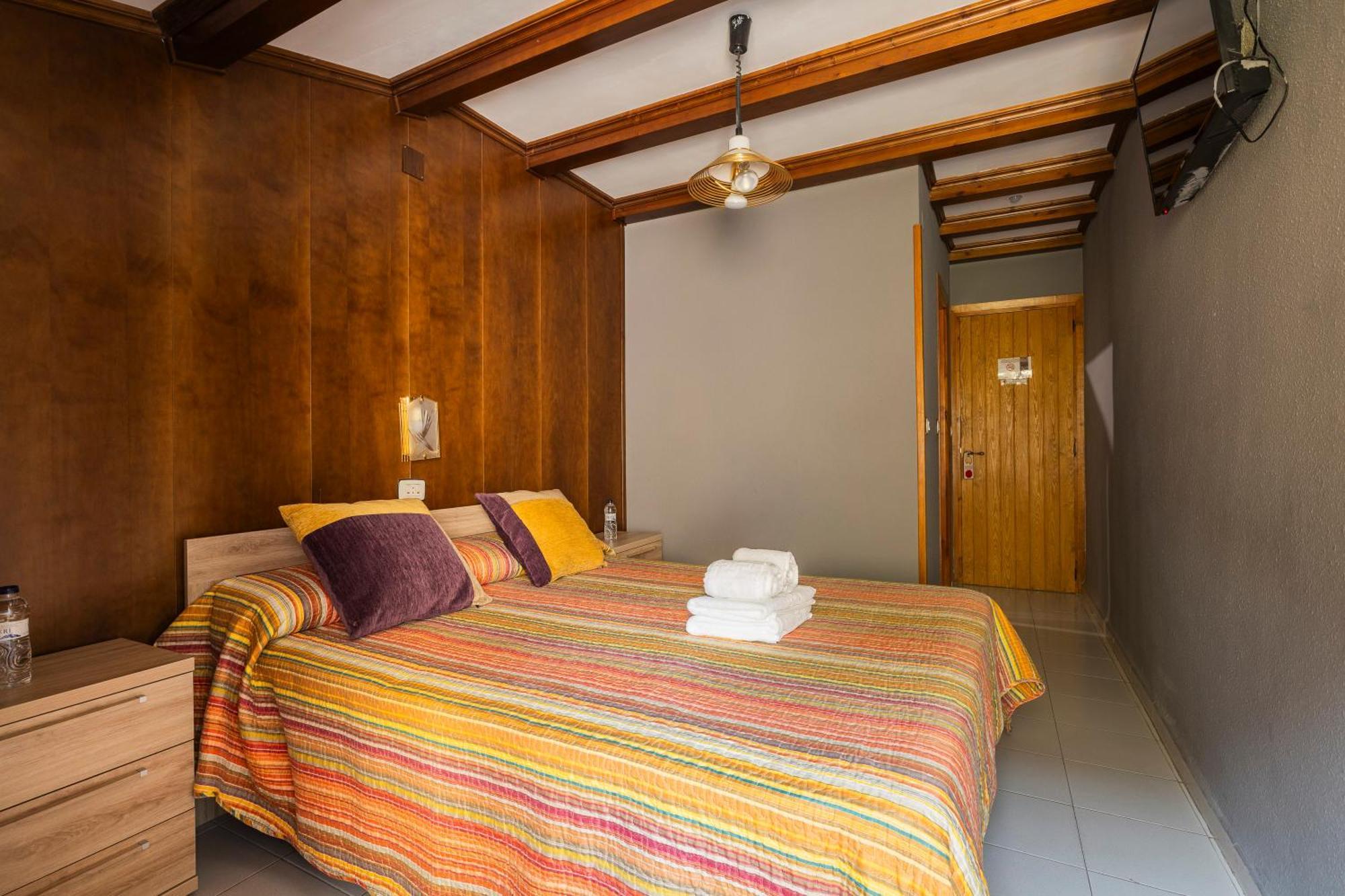 Hostal Los Valles Bielsa Exterior foto