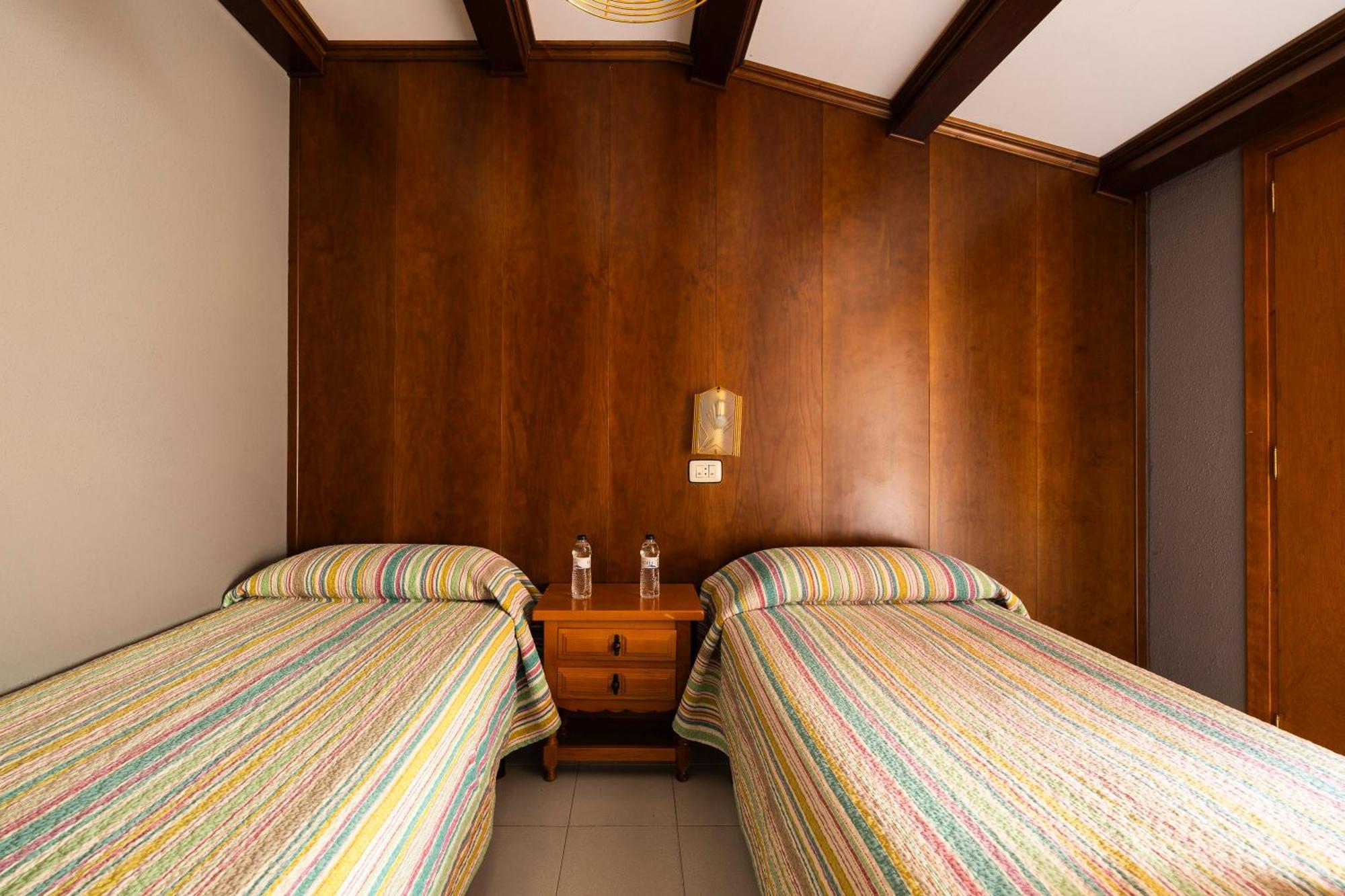 Hostal Los Valles Bielsa Exterior foto